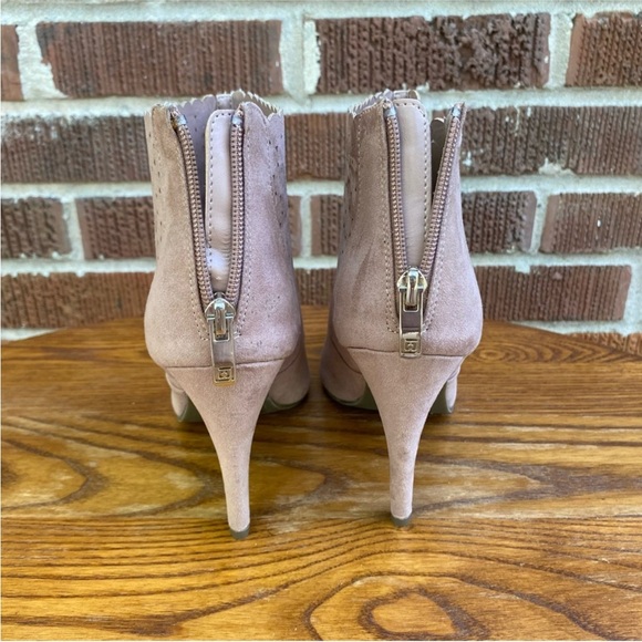 Liz Claiborne Serina Perforated Rose Pink Stiletto Ankle Booties Size 8 - Picture 5 of 7